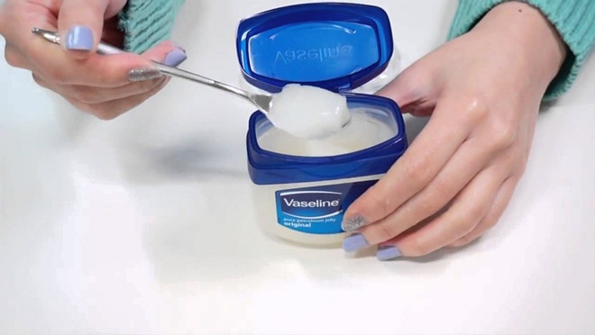Có lọ kem Vaseline trong nhà mà không sử dụng làm mặt nạ ngủ thì đúng là phí của giời! - Ảnh 2.