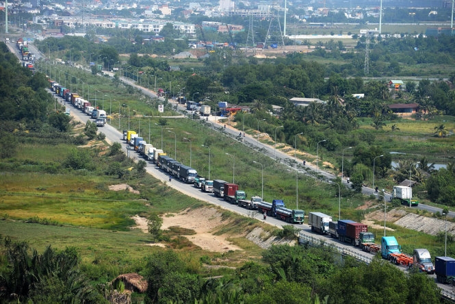 Kẹt xe trong lẫn ngoài Cát Lái vì 'vỡ' quy hoạch 