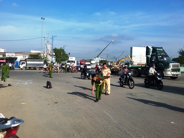 nguoi dan truy duoi 2km bat tai xe xe ben gay tai nan bo chay hinh anh 1