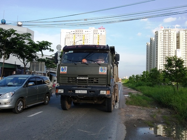 nguoi dan truy duoi 2km bat tai xe xe ben gay tai nan bo chay hinh anh 2