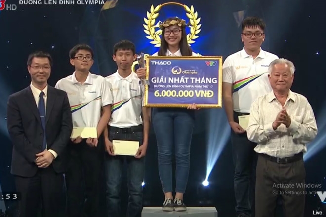 Nu sinh xuc dong khi loi nguoc dong cuoc thi thang Olympia hinh anh 1