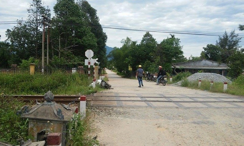Ông lão 68 tuổi thoát chết sau khi bị tàu hỏa tông - ảnh 1