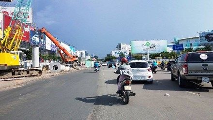 Sắp thông xe 2 cầu vượt “giải cứu” sân bay Tân Sơn Nhất ảnh 2