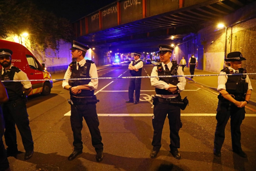 Tong xe o pho di bo London: Dam dong la het, chay tan loan hinh anh 4