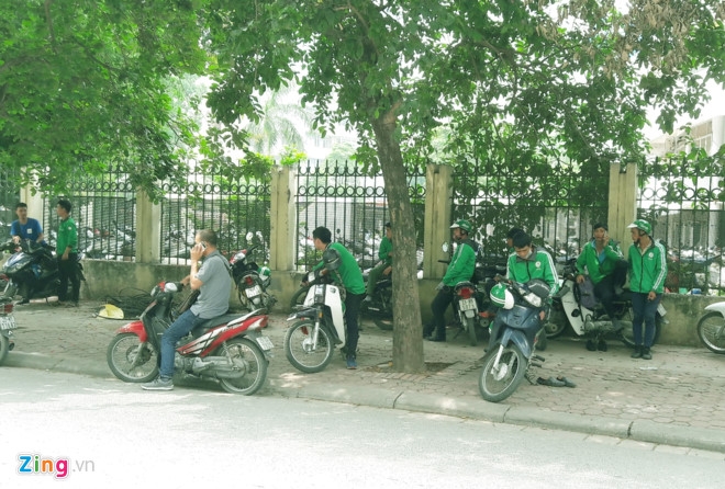 Xe om Grab, Uber khuynh dao, tai xe truyen thong ‘chet ngang vai’ hinh anh 1
