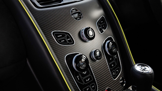 Aston Martin Vantage AMR - Tầm cao mới của hãng siêu xe Anh quốc - Ảnh 6.