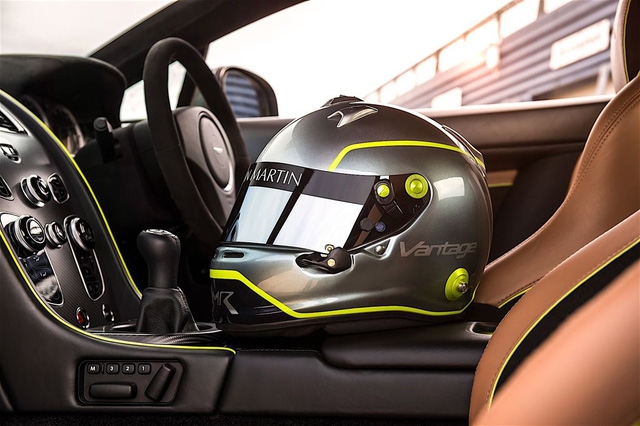 Aston Martin Vantage AMR - Tầm cao mới của hãng siêu xe Anh quốc - Ảnh 14.