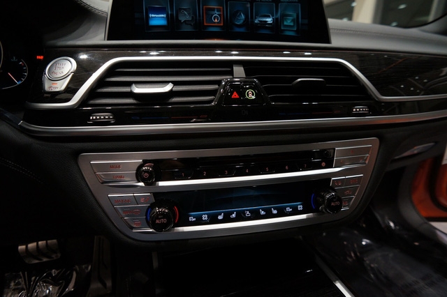 Cận cảnh chiếc BMW 750i 2017 với trang bị nhiều như mây - Ảnh 11.