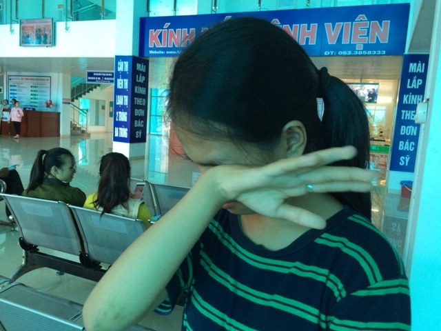 vu nu sinh bi danh hoi dong den ngat xiu: nhieu doi tuong bo tron hinh anh 3