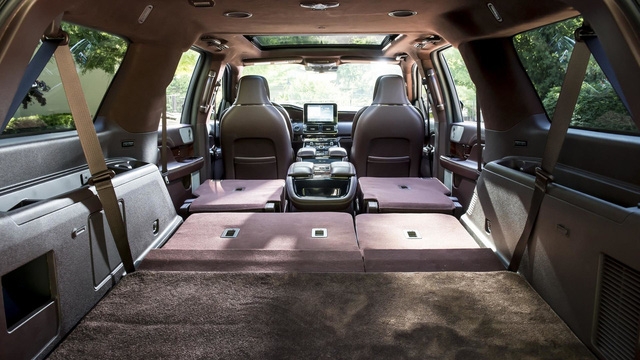 Chuyên cơ mặt đất Lincoln Navigator 2018 thêm đồ sộ với phiên bản kéo dài - Ảnh 4.
