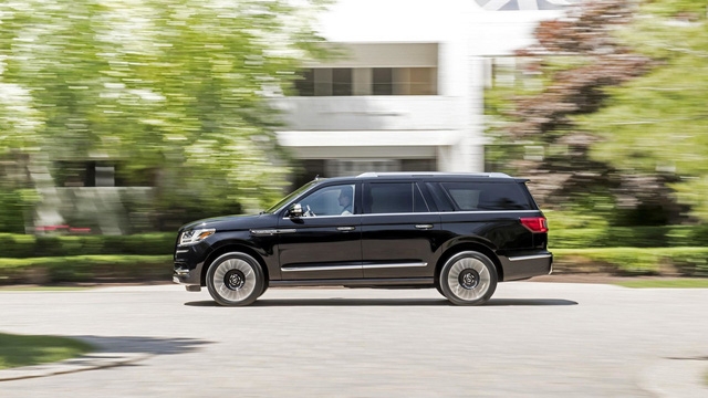 Chuyên cơ mặt đất Lincoln Navigator 2018 thêm đồ sộ với phiên bản kéo dài - Ảnh 13.