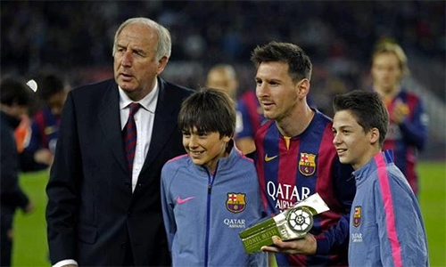 messi-duoc-barca-tuyen-mo-chi-sau-nam-phut-xem-gio-1