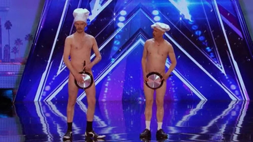 nhom-hai-khoa-than-gay-soc-san-khau-americas-got-talent