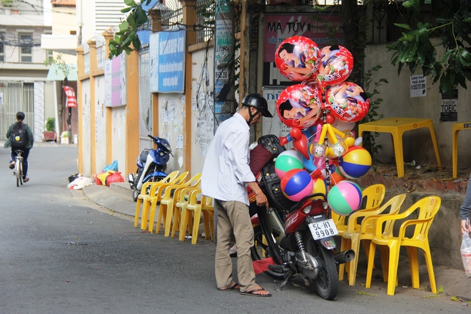 Nước mắt người cha rong ruổi khắp Sài Gòn, bán hết đồ đạc trong nhà nuôi hi vọng tìm hai đứa con mất tích - Ảnh 9.