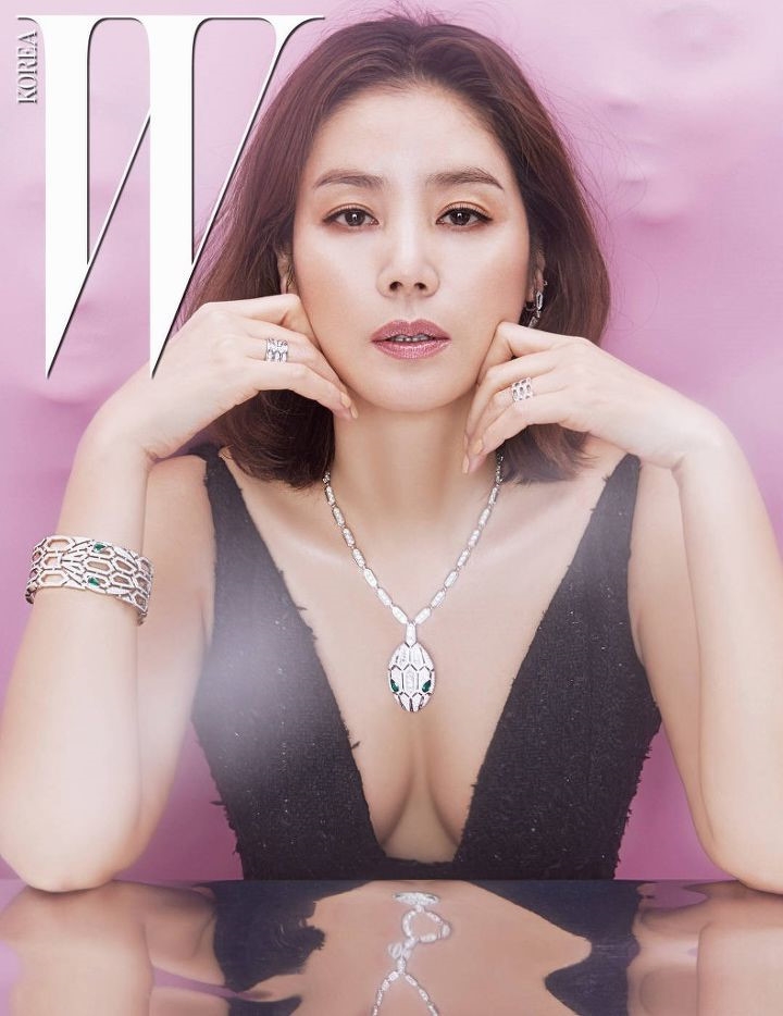 Hoa hau Han 50 tuoi dien ao tam khoe duong cong hinh anh 5
