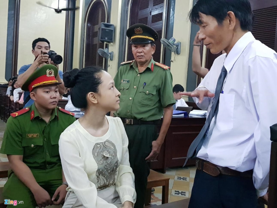 Hoa hau Phuong Nga cuoi tuoi truoc khi vao xet xu hinh anh 6