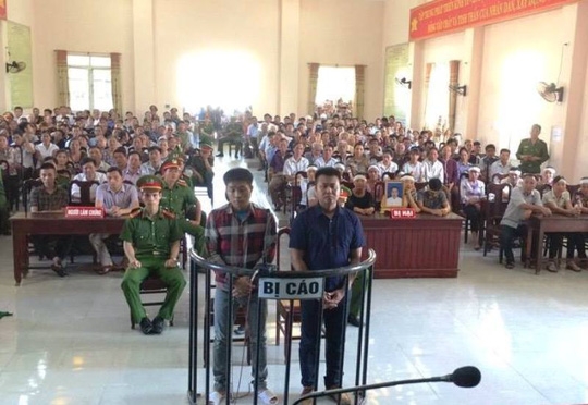 Thấy em bị đuổi đánh, anh điều khiển ô tô tông chết người - Ảnh 1.