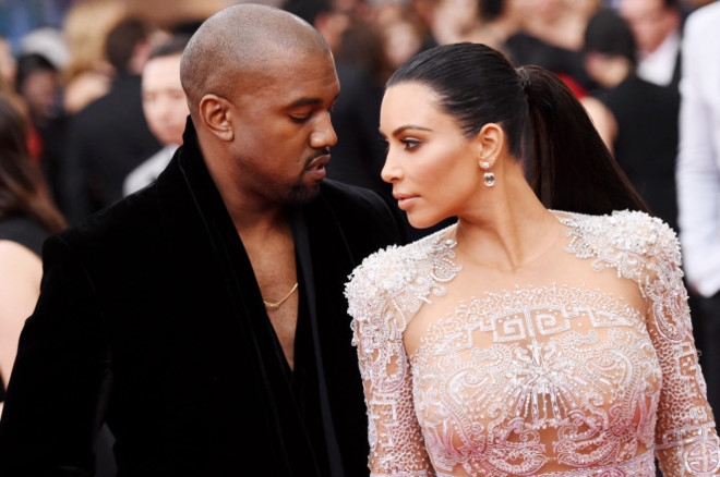 Vo chong Kim Kardashian nho nguoi mang thai ho con thu 3 hinh anh 1