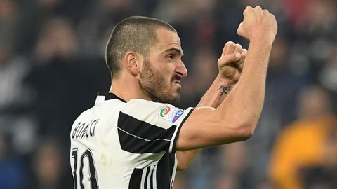 Real hoi mua trung ve Leonardo Bonucci cua Juventus hinh anh