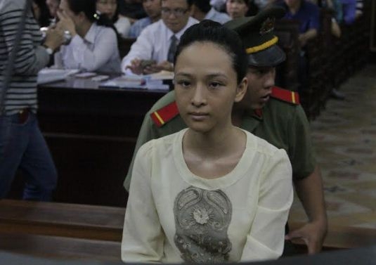 Bị cáo Phương Nga giữ im lặng suốt phiên tòa.