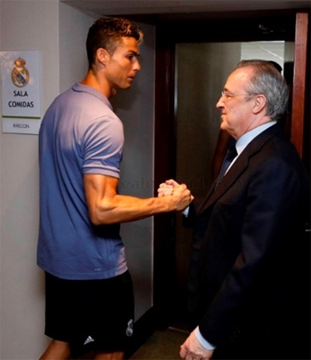 ronaldo-va-phut-doi-hon-cua-ke-co-don-voi-real-3