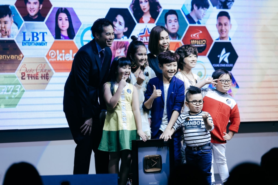 Dan Truong, Phi Nhung duoc Youtube vinh danh hinh anh 5