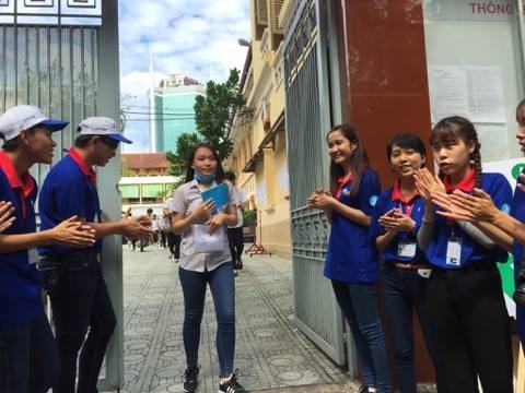 Thí sinh TPHCM sau buổi thi môn Địa. (Ảnh: Lê Phương)