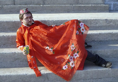 kieu-du-lich-thua-rui-ro-cua-hang-lu-hanh-dan-warmbier-toi-trieu-tien-1