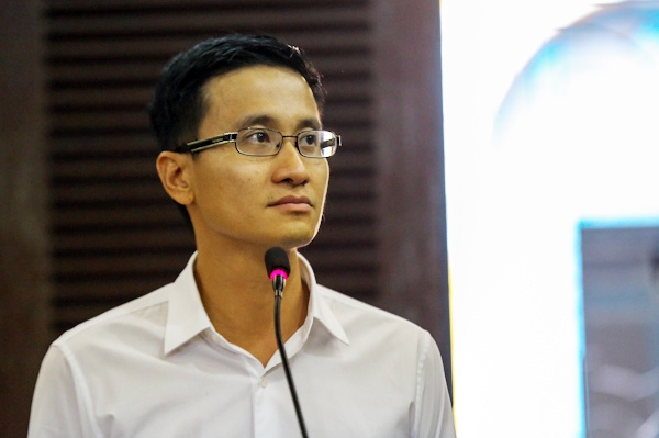 ong-cao-toan-my-toi-o-chung-khach-san-voi-phuong-nga-page-2-1