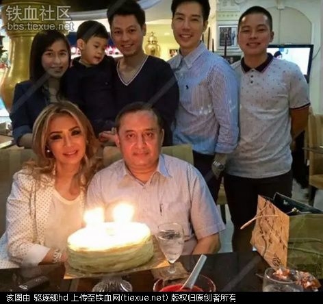 cu ba u60 duoc dai gia giau nhat dubai cuoi lam vo, moi thang cho 7 ty tieu vat - 4
