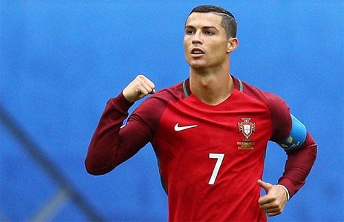 ronaldo-chi-con-kem-hai-ban-so-voi-pele-tren-dau-truong-quoc-te