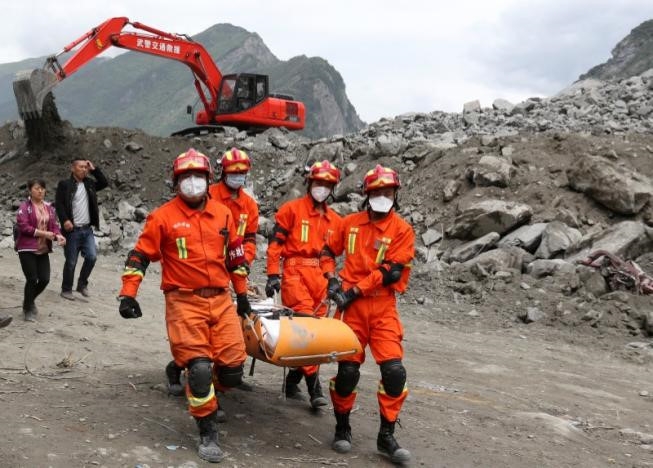 Trung Quốc: Nỗi đau tột cùng của người dân ở vùng lở đất kinh hoàng - Ảnh 13.