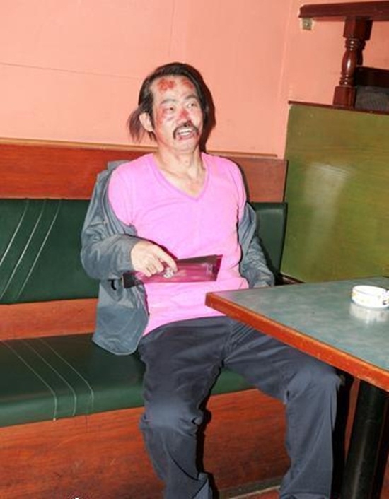 Anh cả Thành Long: Một thời lừng lẫy Trung Hoa, về già sống chật vật trong khu ổ chuột - Ảnh 4.