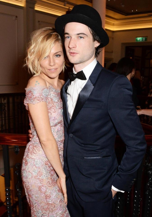 brad-pitt-bi-phat-hien-tinh-tu-voi-co-dao-sienna-miller-trong-dem-2