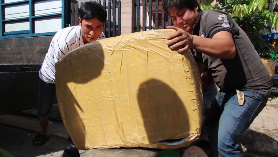 Chặn đứng 630 kg sụn gân gà thối ngay biên giới - ảnh 2