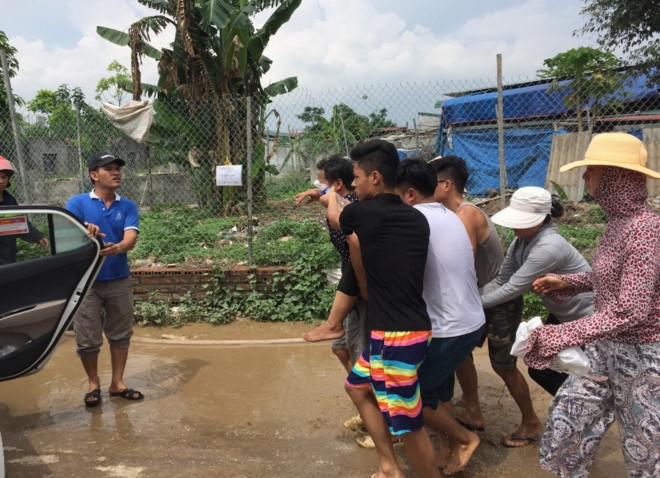 Chu xuong ngat xiu khi 300 m2 nha kho boc chay hinh anh 2