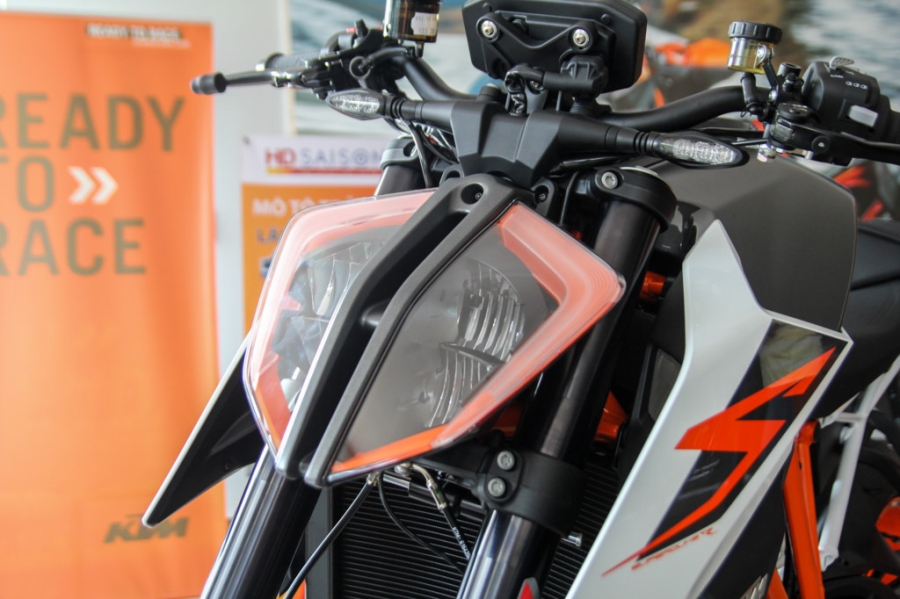 KTM 1290 Super Duke R 2017 gia 638 trieu dong tai Viet Nam hinh anh 2