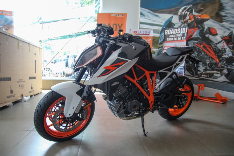 KTM 1290 Super Duke R 2017 gia 638 trieu dong tai Viet Nam hinh anh 3