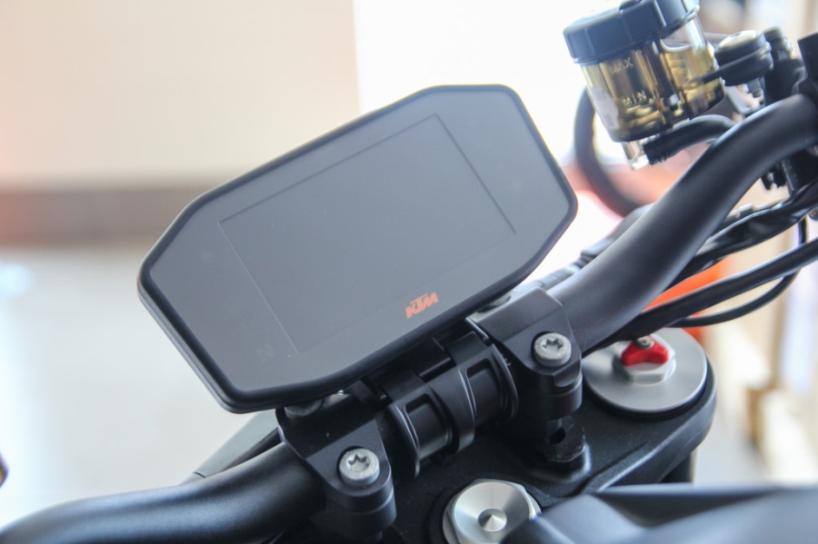 KTM 1290 Super Duke R 2017 gia 638 trieu dong tai Viet Nam hinh anh 4