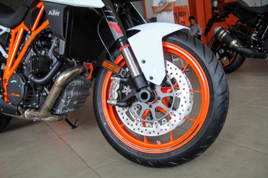 KTM 1290 Super Duke R 2017 gia 638 trieu dong tai Viet Nam hinh anh 6
