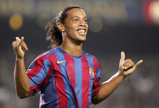 Lo ly do MU khong the co Ronaldinho hinh anh 1