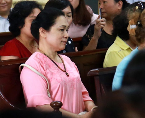 mc thao van tiet lo ve me hoa hau phuong nga va goi ba la 
