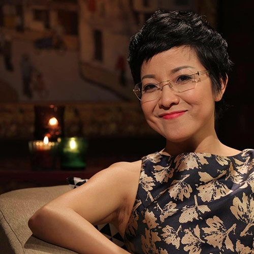mc thao van tiet lo ve me hoa hau phuong nga va goi ba la 