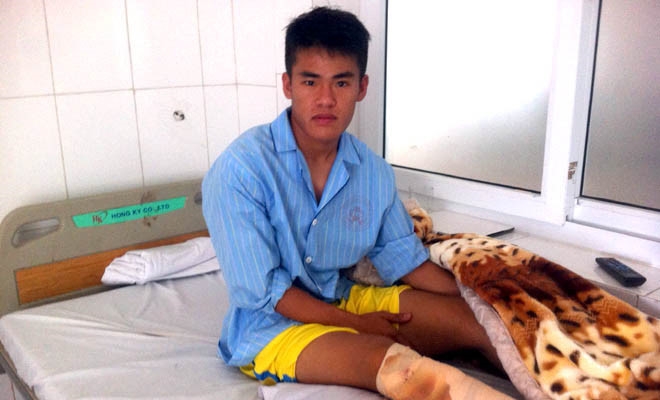 Anh Hùng trong lần gãy chân hồi năm 2014 /// Đăng Khoa