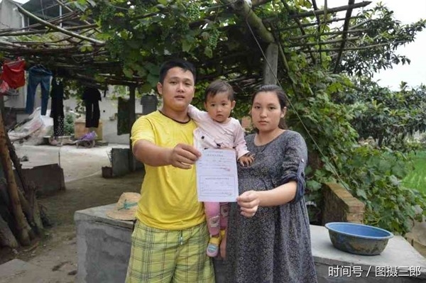 chuyen la: ong bo tre ngay ngay be con gai ra mo dao san nam, ai cung khoc khi biet su that - 1