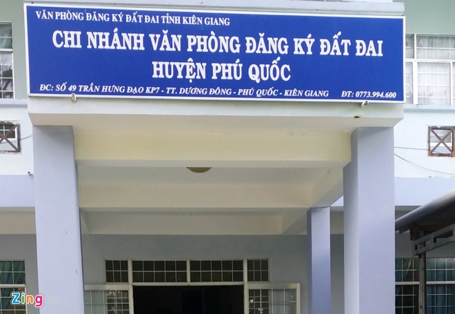 Giam doc Van phong Dang ky dat dai Phu Quoc bi bat hinh anh 1