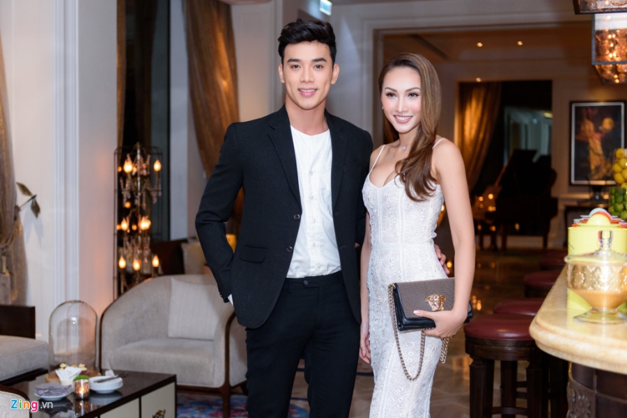 Hoa hau Hoan vu the gioi 2005 noi bat giua dan sao Viet hinh anh 4