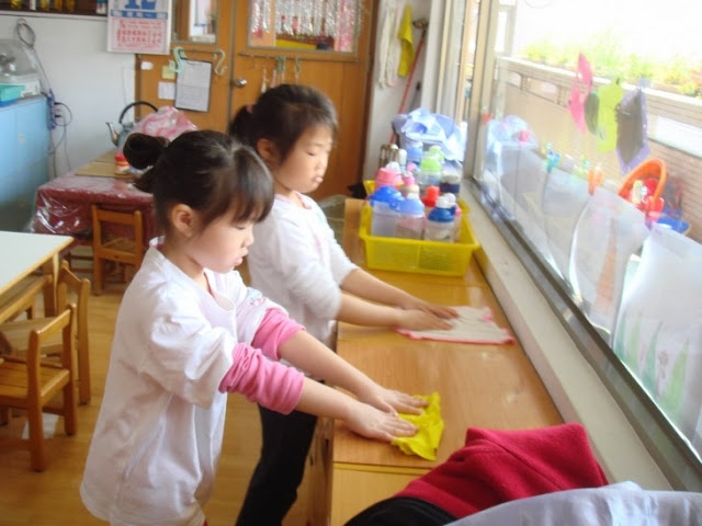 Mẹ Nhật luôn chuẩn bị thứ này trong cặp cho con, ai nghe xong cũng bất ngờ... - Ảnh 2.