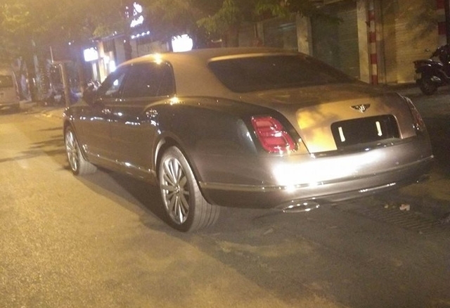 Nghi vấn Bentley Mulsanne EWB 2017 đầu tiên cập bến Việt Nam chung nhà Ferrari 488 Spider - Ảnh 4.