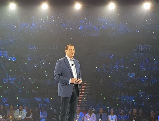  CEO Cisco, ông Chuck Robbins, phát biểu tại Cisco Live, Las Vegas ngày 26/6/2017. Ảnh: Anh Huy 